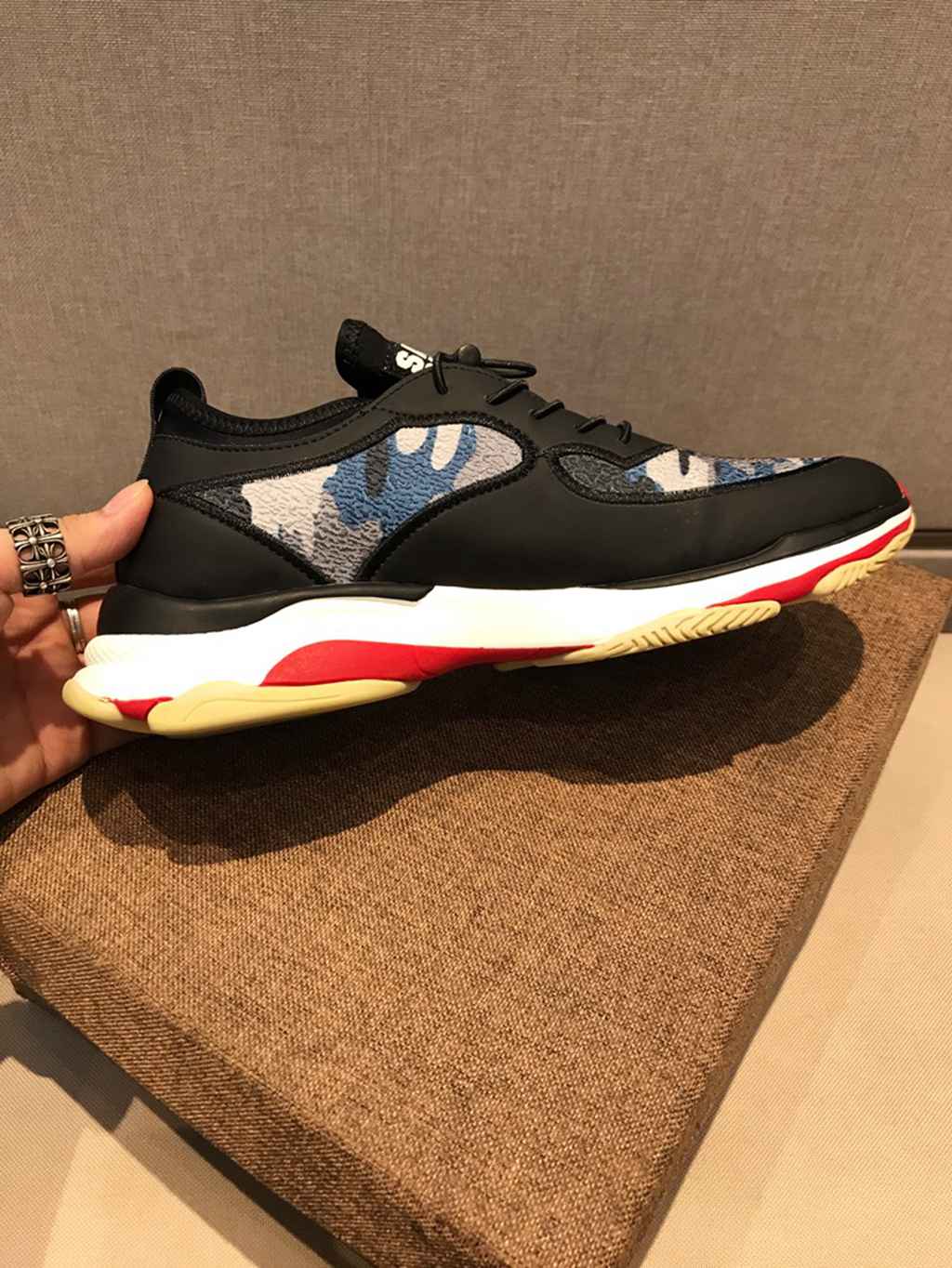 BLG  sneaker